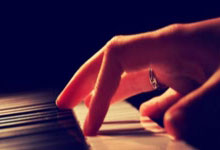 托马斯·巴赫被授予国际奥委会终身名誉主席称号.